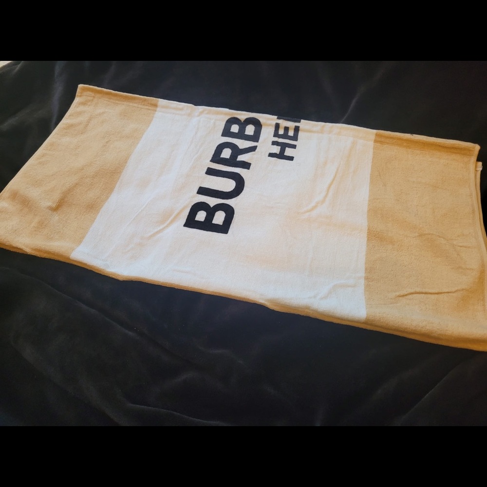 - Burberry towel - Picture 5 of 5